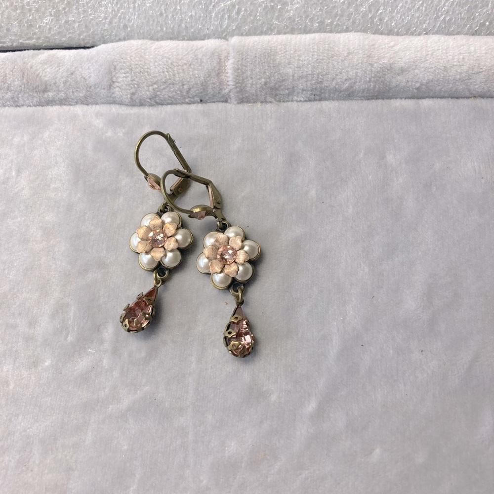 Dainty Flower drop earrings